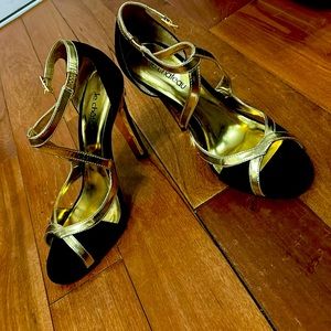 Le chateau heels size 8 black and gold 👠🇨🇦